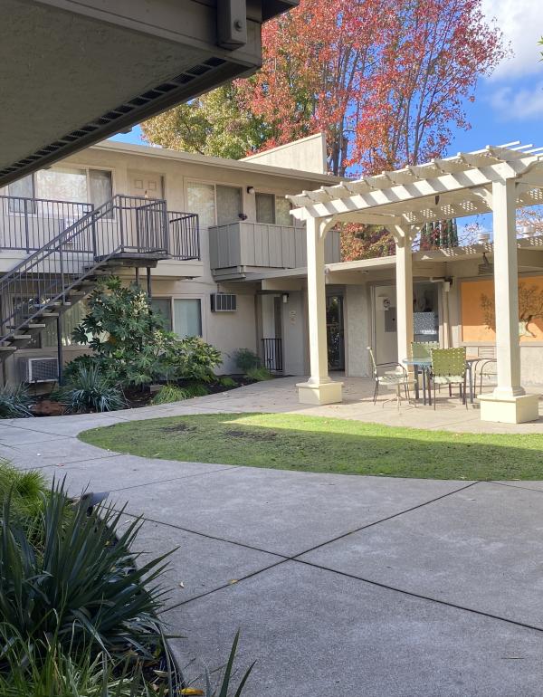 Apt Green Commons Full