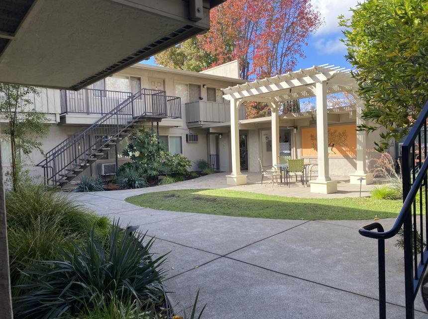 Apt Green Commons Full